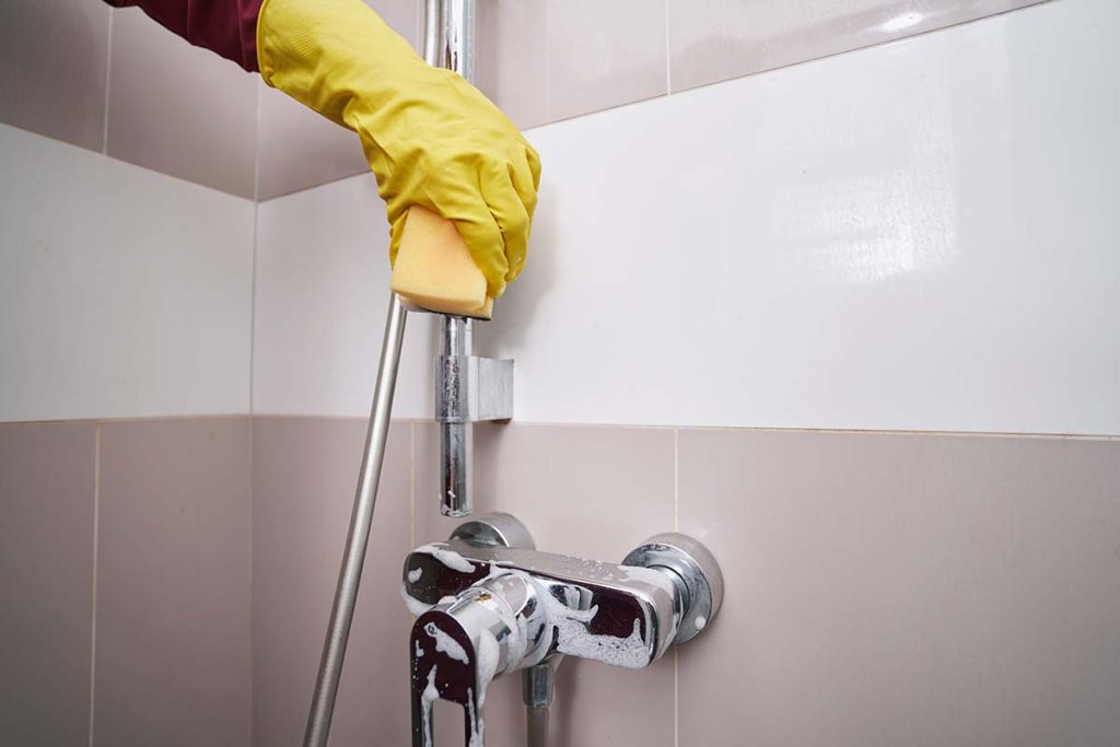 cleaner cleaning the bathroom in property in ealing e5