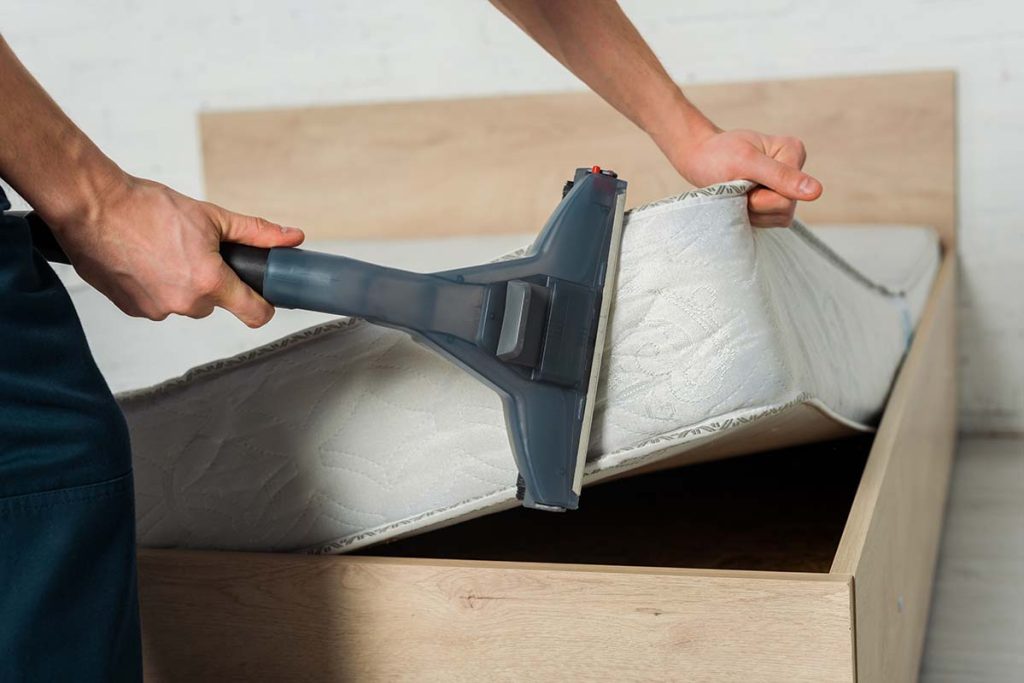 cleaning a mattress with a vacuum cleaner